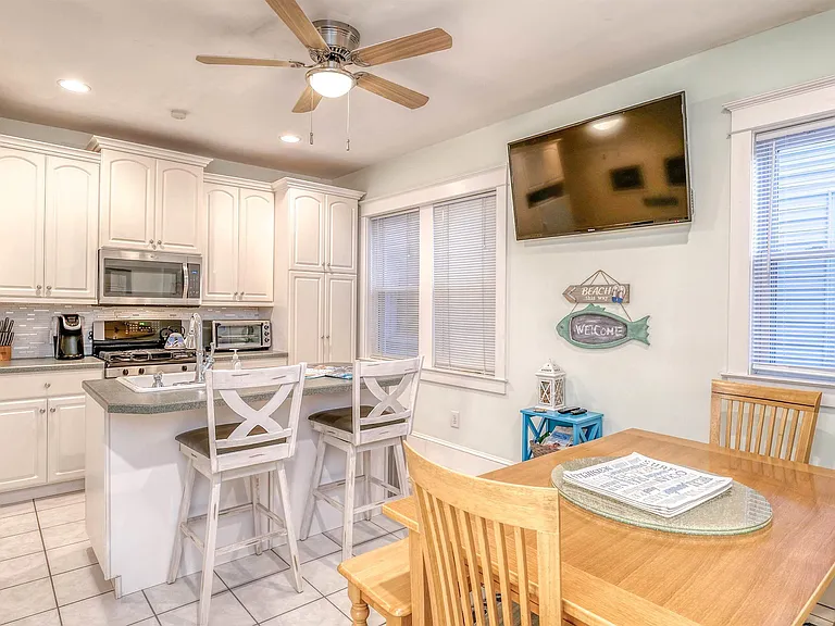 1102 Wesley Ave #1 — Photo 11