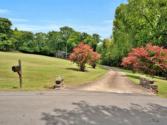 3rd image of 1057 Hillview Dr