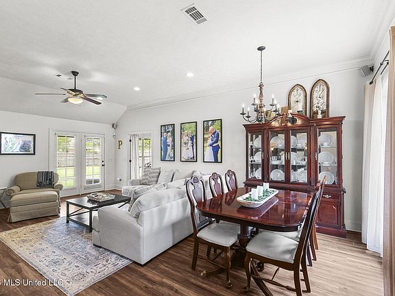 4th image of 159 Mason Way