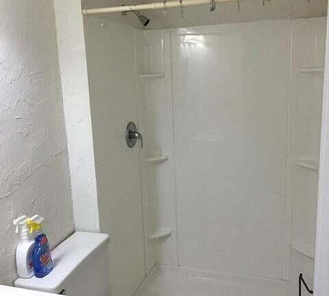 5th image of 162 Stowe St