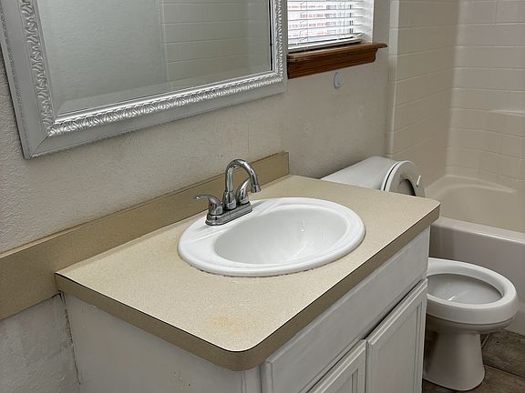 4th image of 16225 Everglade Ln