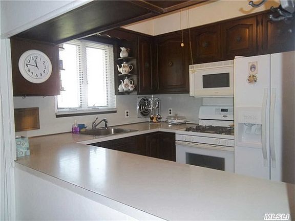 3rd image of 156 Broadway