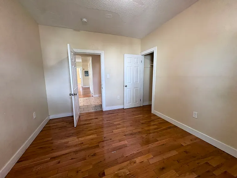 564 Howard Ave #2R — Photo 12