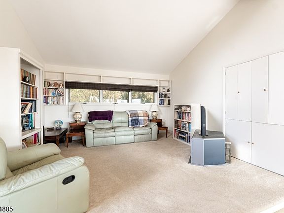 4th image of 34 Long Ridge Rd