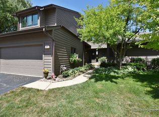 109 Oakhill Ct, Saint Charles, IL 60174