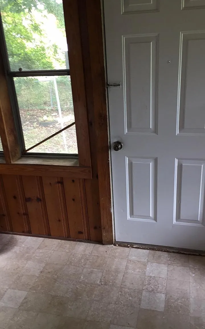 3 bed, 864 sqft, $852 — Photo 3