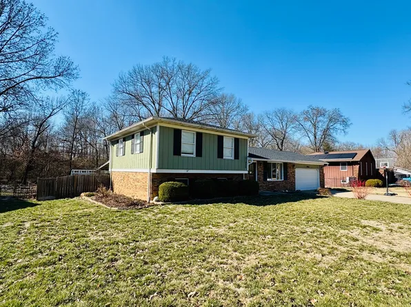 725 Old Orchard Dr, Benton, IL 62812