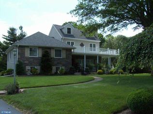 2716 S Kent Rd, Broomall, PA 19008