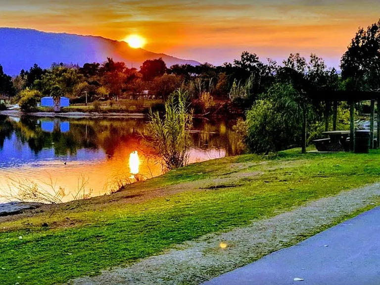 Close to Foothills, Almaden, Almaden Lake, Shops, lots of restaurants. 10-15 Min drive to Los Gatos, Santana Row, Downtown San Jose.