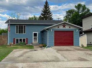 209 10th Ave SE, Devils Lake, ND 58301