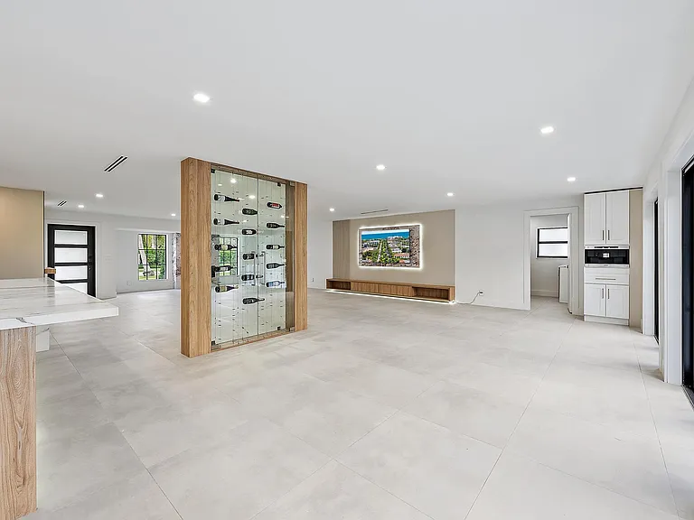 391 W Riverside Dr — Photo 49