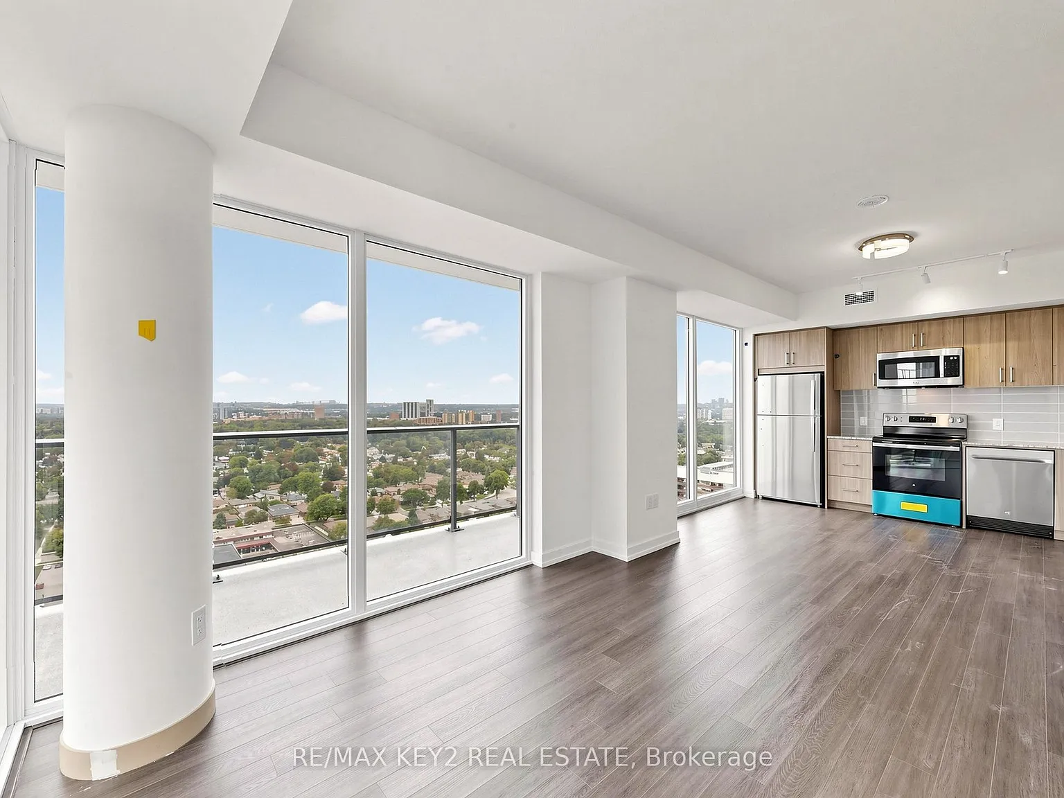 3 bed, $2,749 — Photo 4