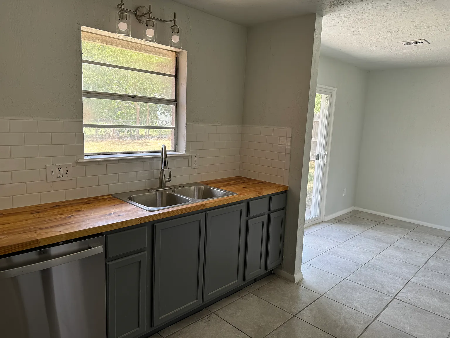 4604 SE Mieling Dr — Photo 3