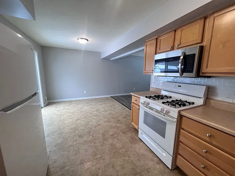 141 Fontenelle St SE — Photo 8