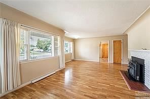 4th image of 912 Avenue E