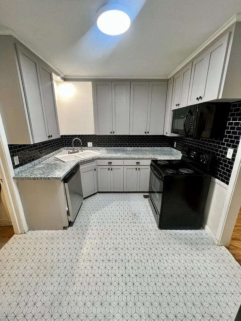 Charming Midtown Bungalow Close to TU, Hillcrest Hospital, The Pearl District, & Downtown — Photo 4