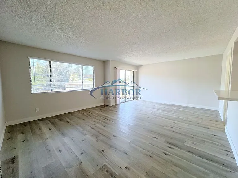 2315 S Grand Ave #11 — Photo 5