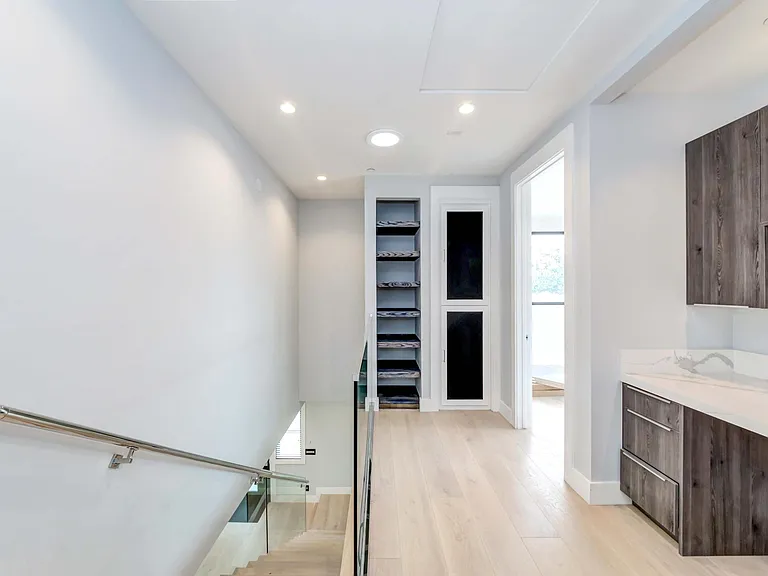 18538 Amie Ave — Photo 32