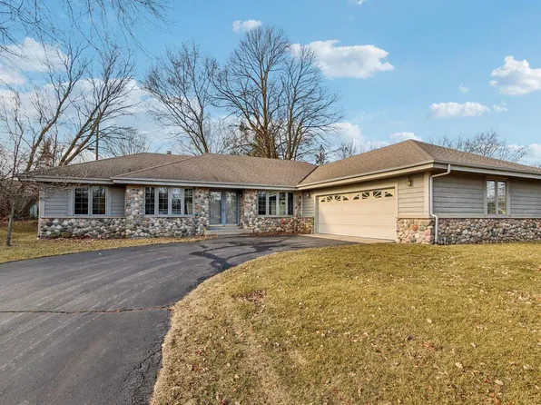 4585 South River Ridge BOULEVARD, Greenfield, WI 53228