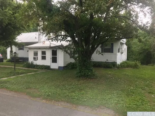 28 Pine Rd, Elizaville, NY 12523