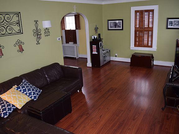 2nd image of 218 Myrtle Ave