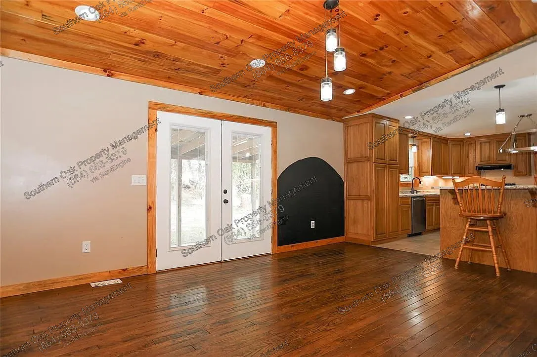 3 bed, 2.0 bath, 1813 sqft, $1,800 — Photo 3