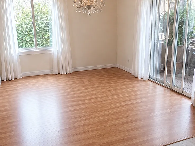 2438 Gramercy Ave — Photo 5
