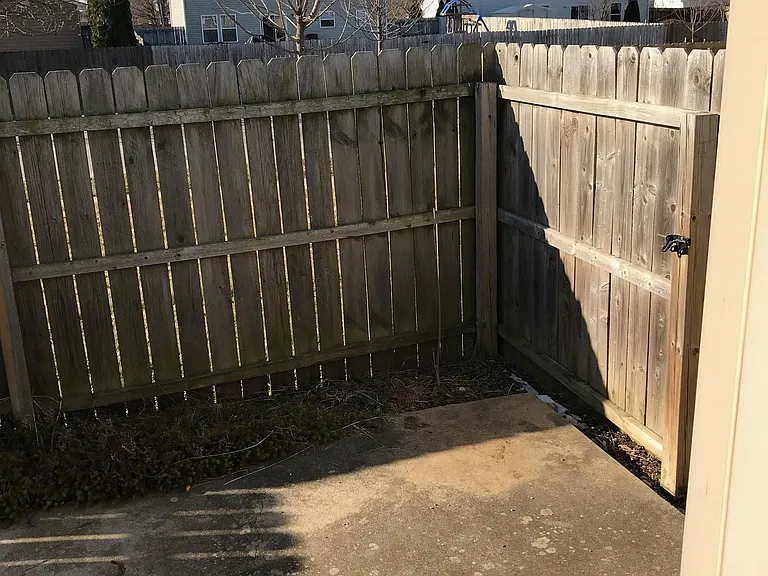 110 Phillips Ct — Photo 12