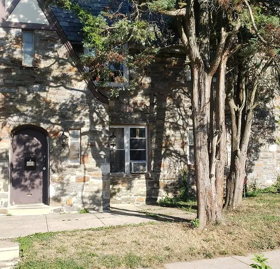 2 bed, 900 sqft, $1,800 — Photo 2