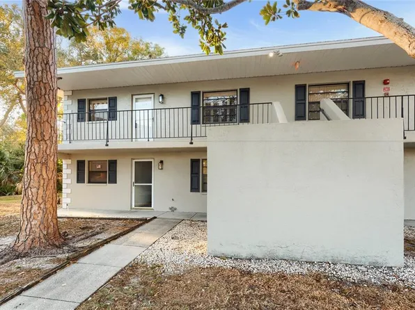 101 Lake Ave NE APT 209, Largo, FL 33771