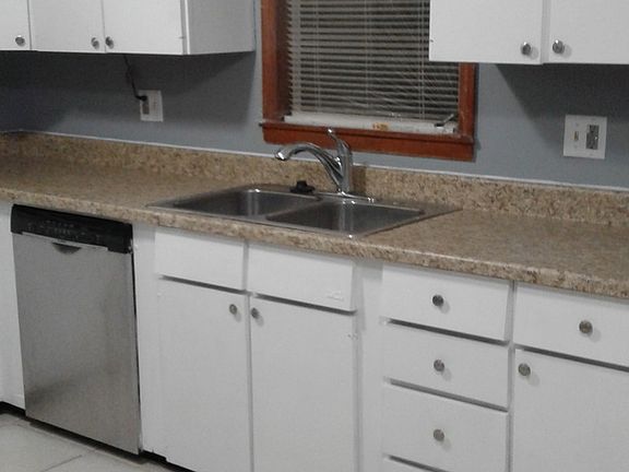 4th image of 610 N 10th St