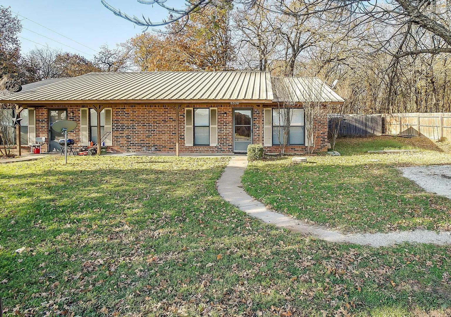 One Side of Very Nice Duplex West Granbury- 2 Bed, 2 Bath- 76049 — Photo 2