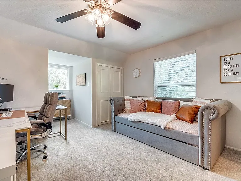 9805 Estate Ln — Photo 27