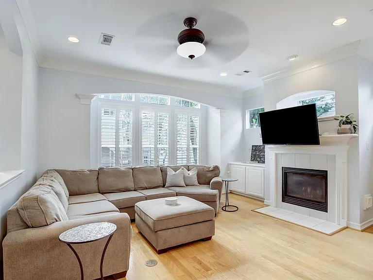 5312 Blossom St — Photo 3