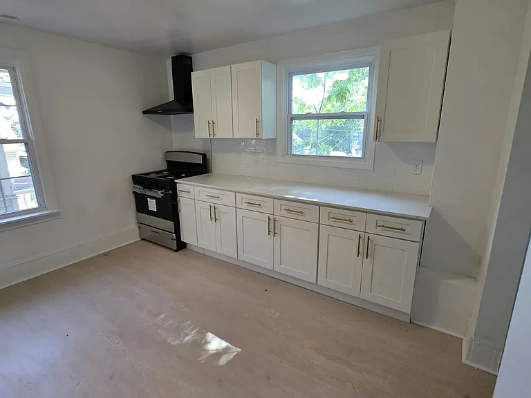 2049 W 85th St #2 — Photo 4