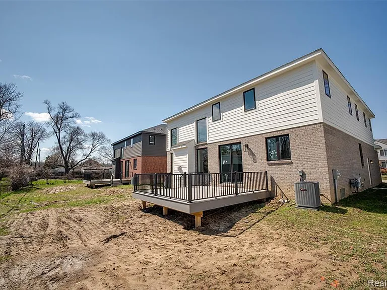 2911 Walsh Dr — Photo 55