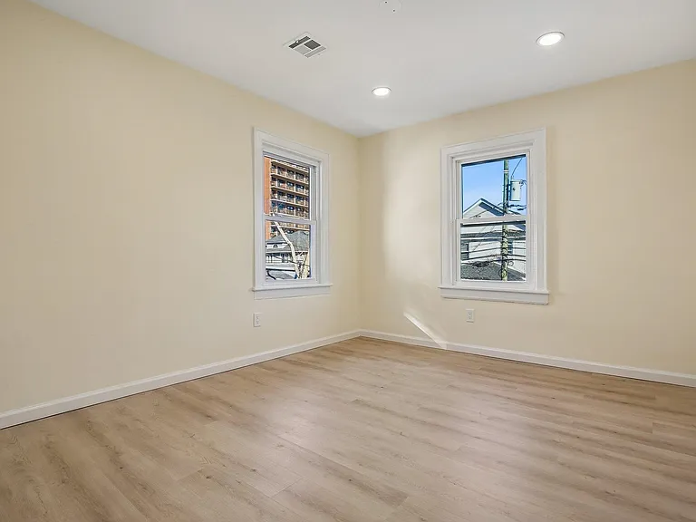 4 Lincoln Pl — Photo 31