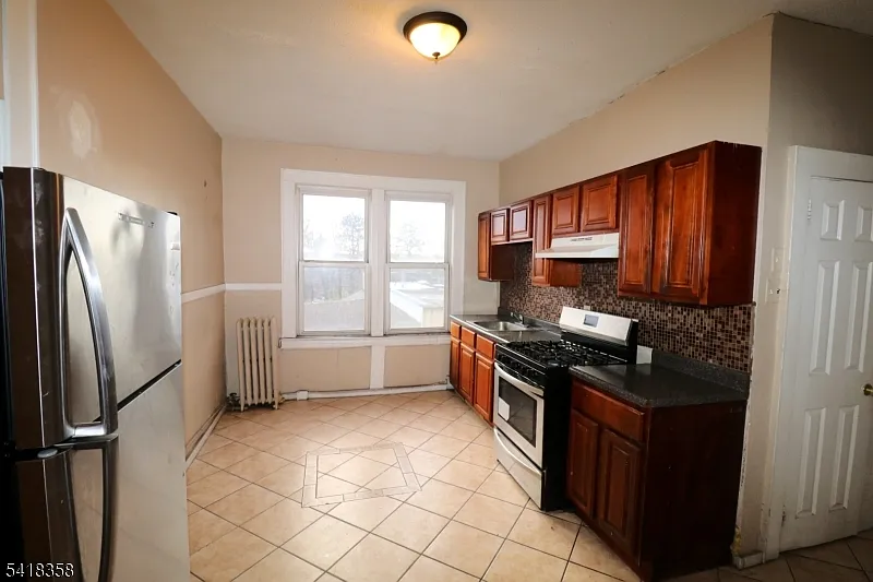 Building Photo - 413 Lyons Ave #2L