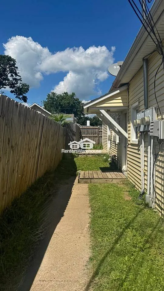 One Bedroom Apartment- Newton — Photo 2
