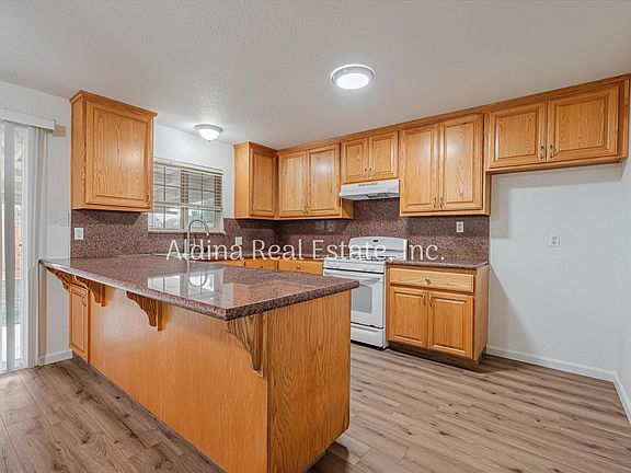 5th image of 627 Skylark Ave