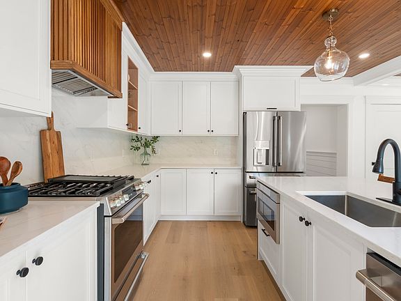 5th image of 10 Laurel Ln