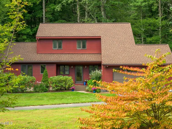 8 Crimson Ln, Great Barrington, MA 01230
