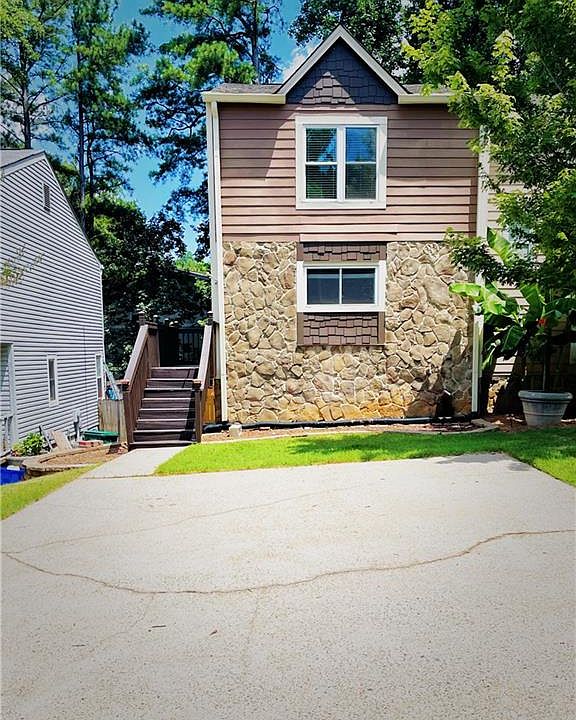 1st image of 1330 Ridgecrest Ln SE