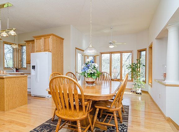 5th image of 8984 Stratford Ct N