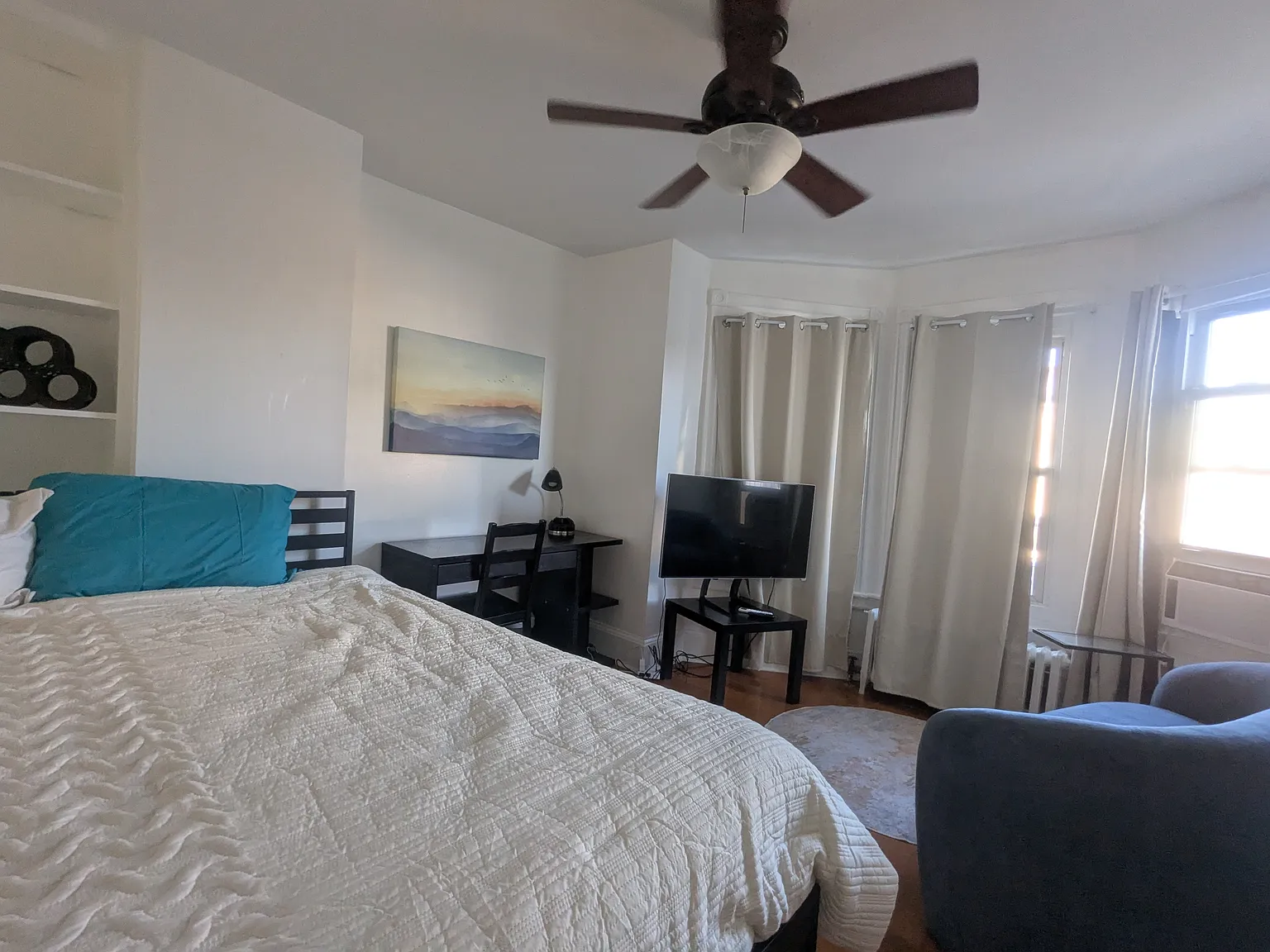 Roommates Needed! ~ Deluxe Single Room Near 53rd & Walnut St — Photo 1