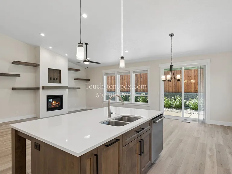 740 Jordan Elizabeth Ave SE — Photo 16
