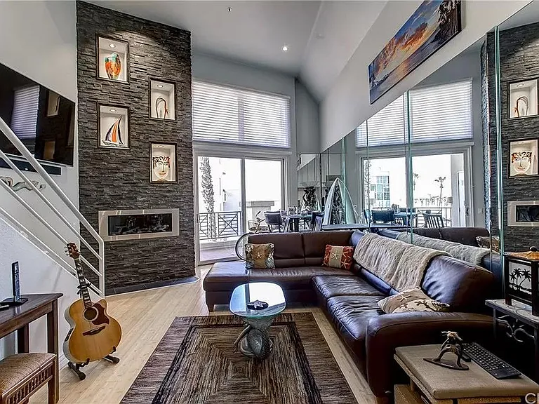 200 Pacific Coast Hwy #328 — Photo 1