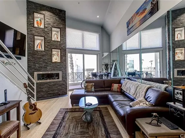 200 Pacific Coast Hwy Unit 328, Huntington Beach, CA 92648