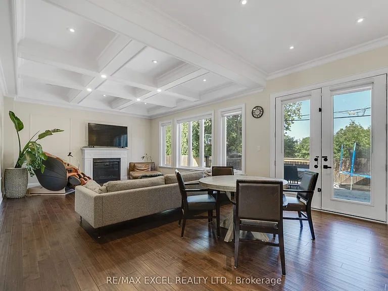49 Kenton Dr — Photo 9