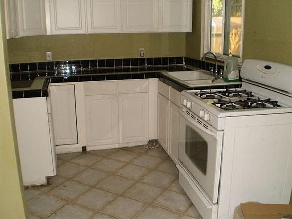 3rd image of 3916 N Nina Ave